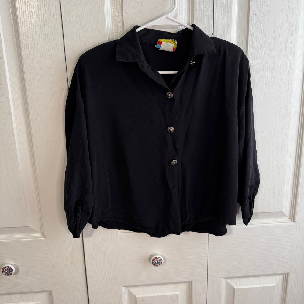 LA Central black crop button up 3/4 sleeve blouse‎